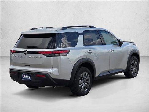 Used 2025 Nissan Pathfinder SV FWD image 5