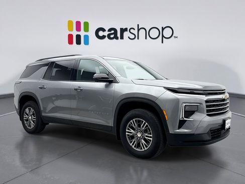 Used 2025 Chevrolet Traverse LT w/ Driver Confidence Package image 7