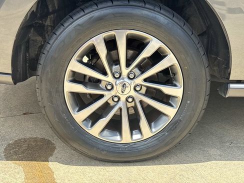 Used 2018 Ford Expedition Limited RWD image 4