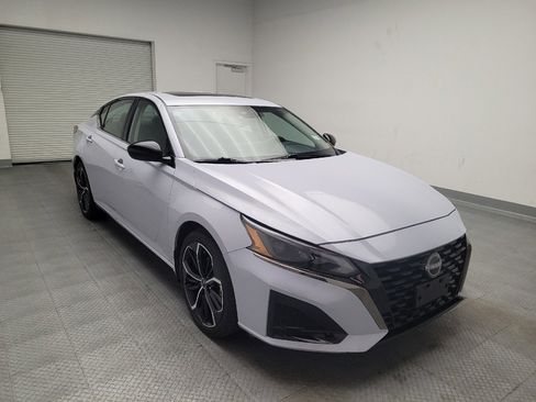 Used 2024 Nissan Altima 2.5 SR w/ SR Premium Package image 13