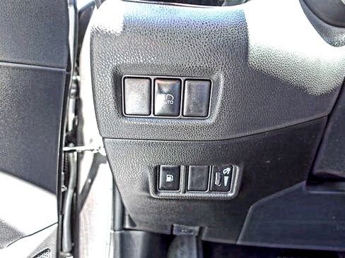 Used 2019 Toyota C-HR XLE FWD image 12
