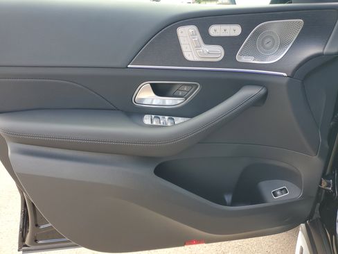 New 2026 Mercedes-Benz GLS 580 4MATIC image 19