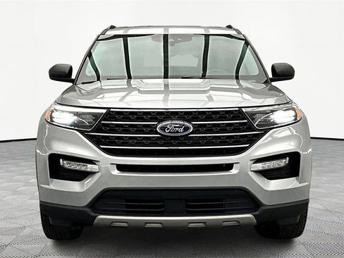 Used 2023 Ford Explorer XLT w/ Equipment Group 202A image 3