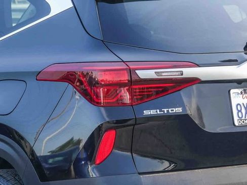Certified 2022 Kia Seltos EX image 7