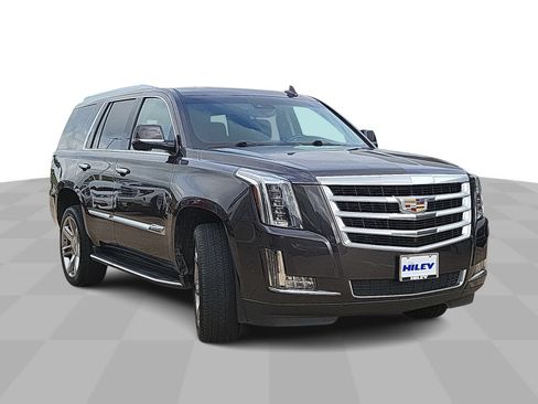 Used 2017 Cadillac Escalade Luxury RWD image 2