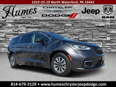 Used 2023 Chrysler Pacifica Touring-L