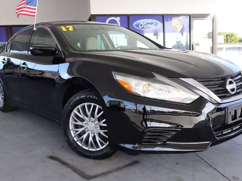 Used 2017 Nissan Altima 2.5 S w/ Power Driver Seat Package image 2
