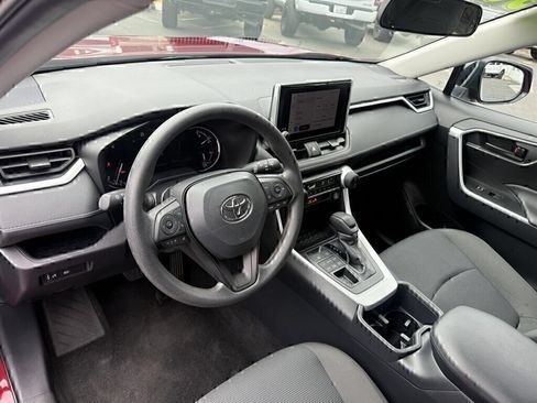 Used 2025 Toyota RAV4 LE AWD/4WD image 9
