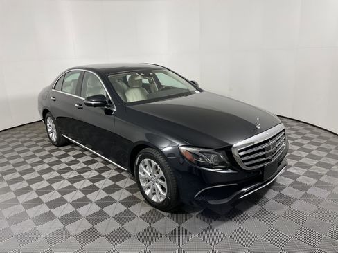 Used 2017 Mercedes-Benz E 300 4MATIC image 7