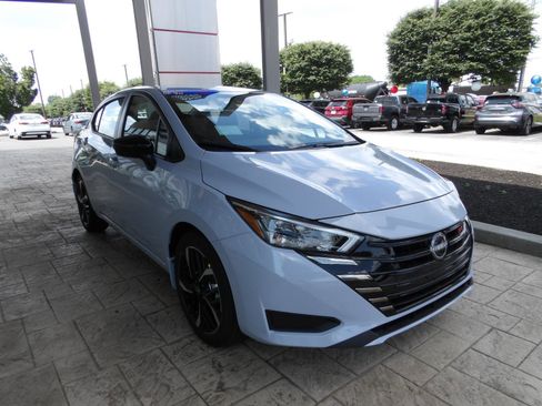 New 2025 Nissan Versa SR w/ Trunk Package image 3