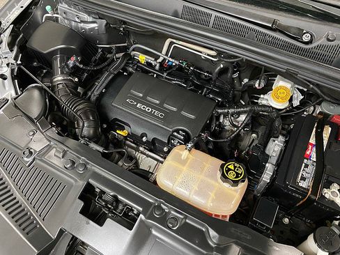 Used 2020 Chevrolet Trax LT w/ LT Convenience Package image 16