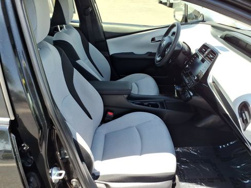 Used 2022 Toyota Prius LE FWD image 10