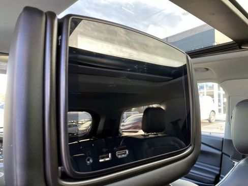 Used 2022 Ford Explorer XLT w/ Equipment Group 202A image 14