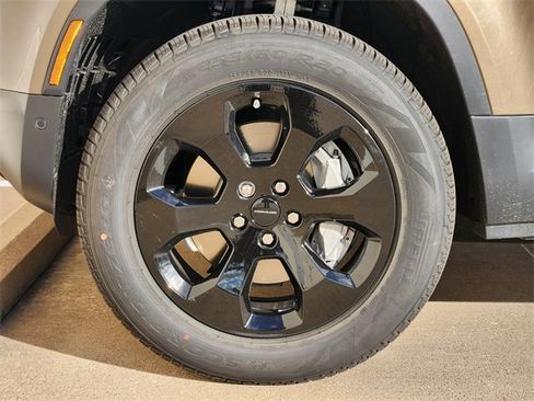 New 2026 Land Rover Defender 110 S image 7