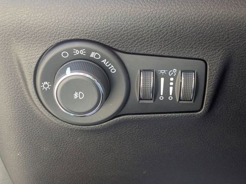 Used 2025 Jeep Compass Limited AWD/4WD image 16