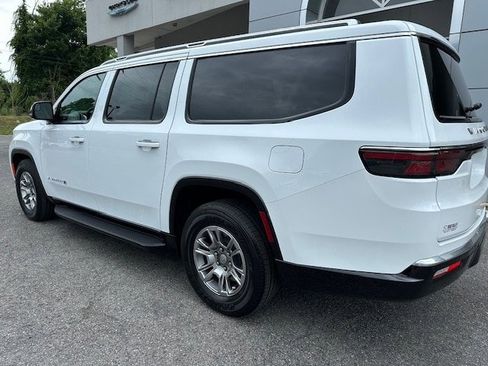 New 2024 Jeep Wagoneer L Base w/ Rear Seat Video Group 1 image 9