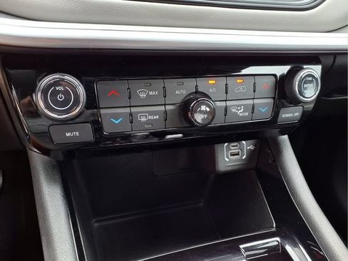 Used 2025 Jeep Compass Limited AWD/4WD image 25