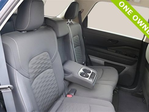 Used 2025 Nissan Pathfinder SV image 18