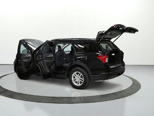 Used 2025 Ford Explorer Active AWD/4WD image 14