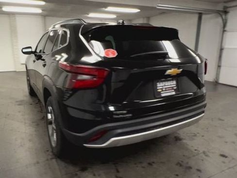 Certified 2025 Chevrolet Trax LT w/ LT Convenience Package image 7