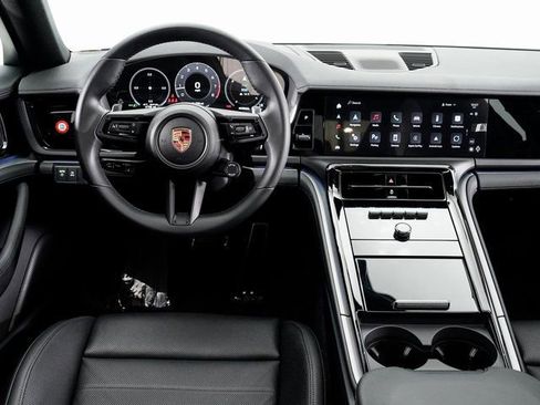 Certified 2025 Porsche Panamera 4 image 18
