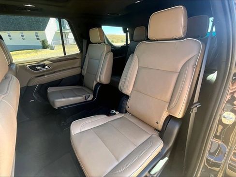 Used 2021 Chevrolet Tahoe Premier w/ Premium Package AWD/4WD image 11