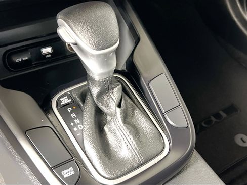 Used 2025 Kia Soul LX w/ LX Technology Package image 24