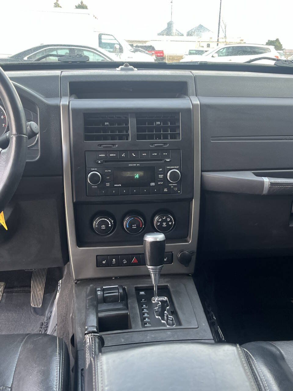 Used 2010 Jeep Liberty Renegade w/ Comfort Seating Group AWD/4WD image 10