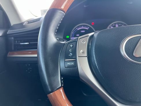 Used 2013 Lexus ES 300h image 19