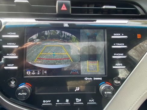 Used 2018 Toyota Camry XLE image 28