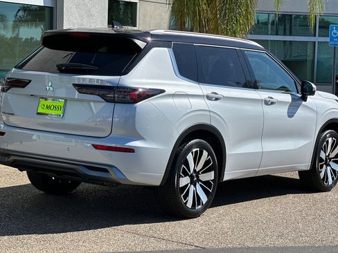 New 2025 Mitsubishi Outlander SEL image 4