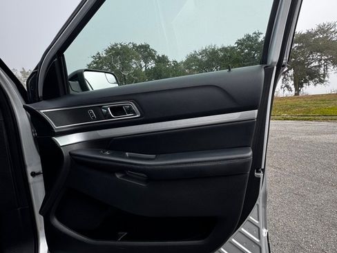 Used 2016 Ford Explorer XLT w/ Equipment Group 202A image 13