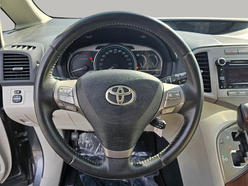 Used 2010 Toyota Venza Limited image 5