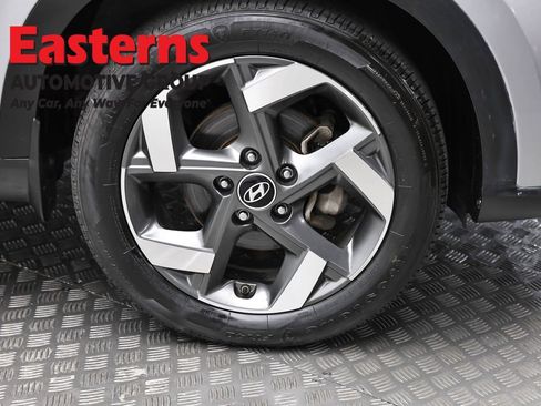 Used 2023 Hyundai Venue SEL image 32