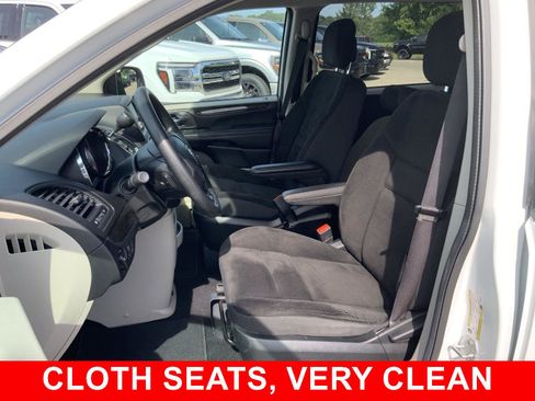 Used 2019 Dodge Grand Caravan SE w/ UConnect Hands-Free Group FWD image 5