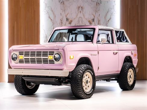 Used 2023 Ford Bronco 2-Door AWD/4WD image 2