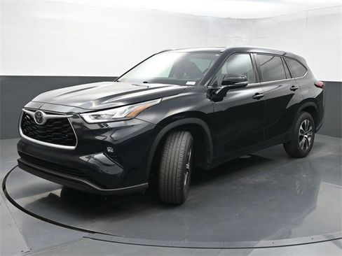 Used 2020 Toyota Highlander XLE image 5