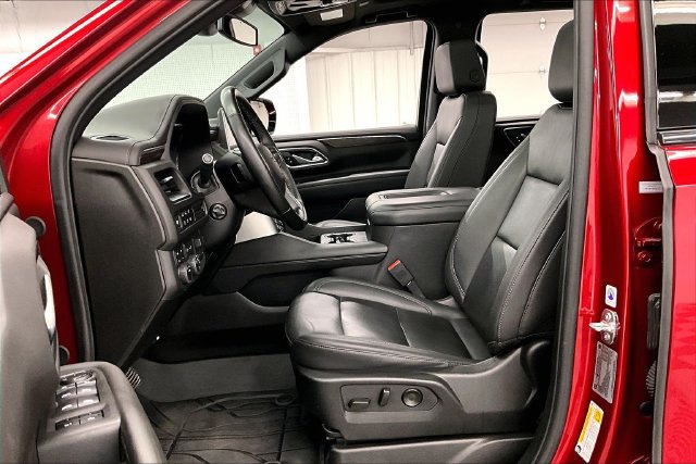 Used 2024 Chevrolet Tahoe Z71 w/ Luxury Package AWD/4WD image 24