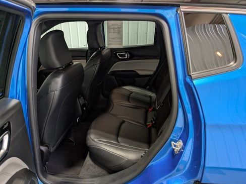 Used 2025 Jeep Compass Limited AWD/4WD image 9