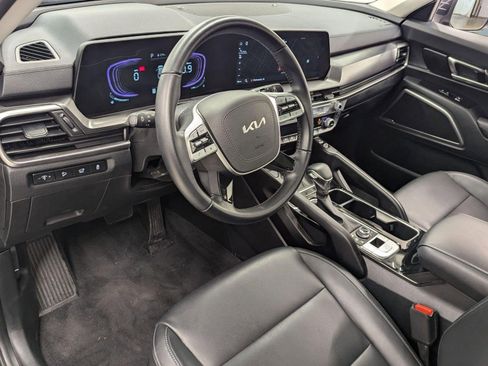Used 2025 Kia Telluride S image 3
