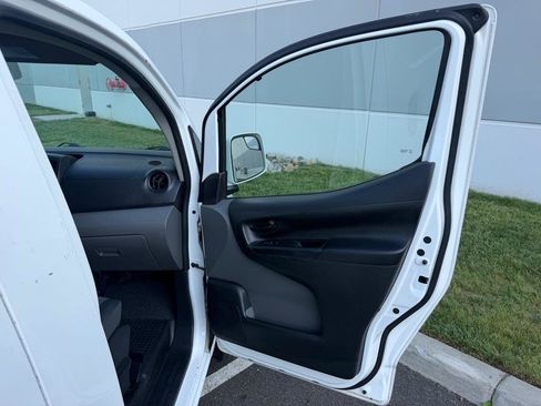 Used 2017 Nissan NV200 SV w/ Technology Package FWD image 17