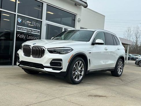 Certified 2022 BMW X5 xDrive45e image 4