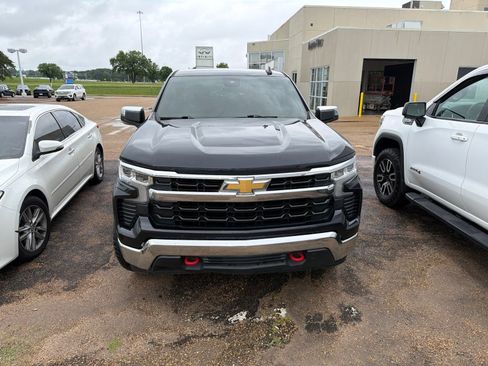 Used 2022 Chevrolet Silverado 1500 LT w/ Z71 Off-Road Package AWD/4WD image 4
