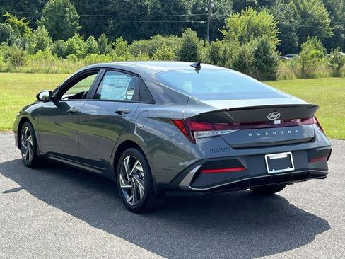 Used 2025 Hyundai Elantra Sport w/ Cargo Package image 4