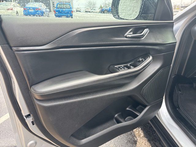 Used 2025 Jeep Grand Cherokee Altitude AWD/4WD image 13