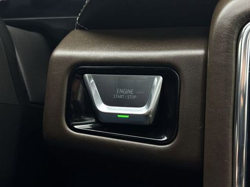 Used 2025 GMC Yukon Denali Ultimate w/ LPO, Floor Liner Package AWD/4WD image 17