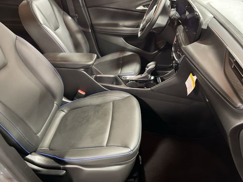 Used 2025 Buick Encore GX Sport Touring image 12