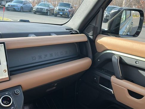 Certified 2025 Land Rover Defender 110 X-Dynamic SE image 19