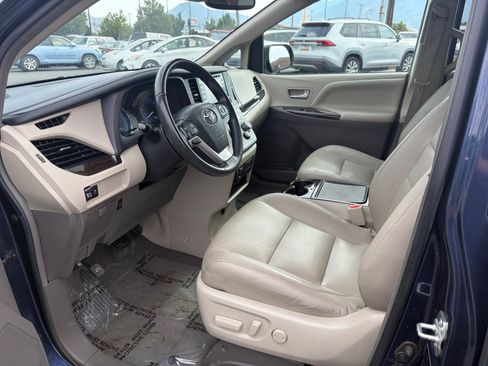 Used 2019 Toyota Sienna XLE AWD/4WD image 10