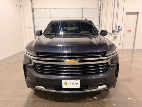 Used 2022 Chevrolet Suburban LT w/ Luxury Package image 2
